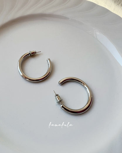 Classic Mid Hoop earrings